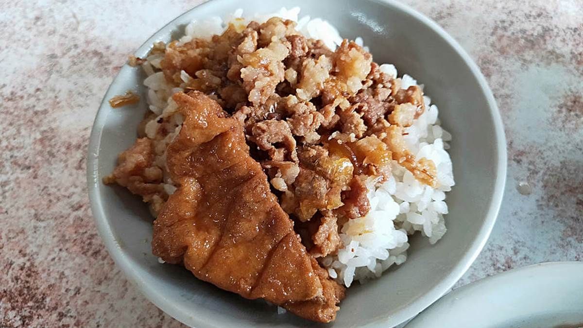 米飯搭配羹湯，鹹香滿分。