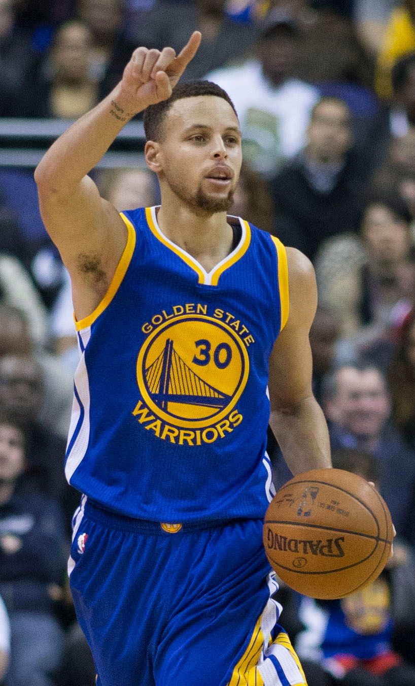 Stephen_Curry_dribbling